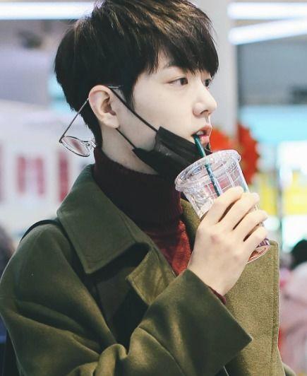 肖战吃瓜的娱乐者是谁啊,揭秘背后娱乐者之谜